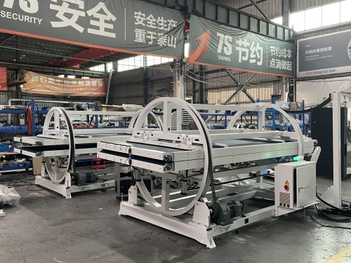 Hatékonyság-vezérelt stílus: Szíjforgató gép: 180°-os anyagfordítás, nulla kézi erőfeszítés, maximális termelékenység